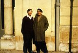 Bereczky János és Vargyas Lajos a Népzenekutató Csoport Bp. I. kerület, Országház u. 30. szám alatti épülete elõtt. 1974 szeptember. Ismeretlen fényképész felvétele.